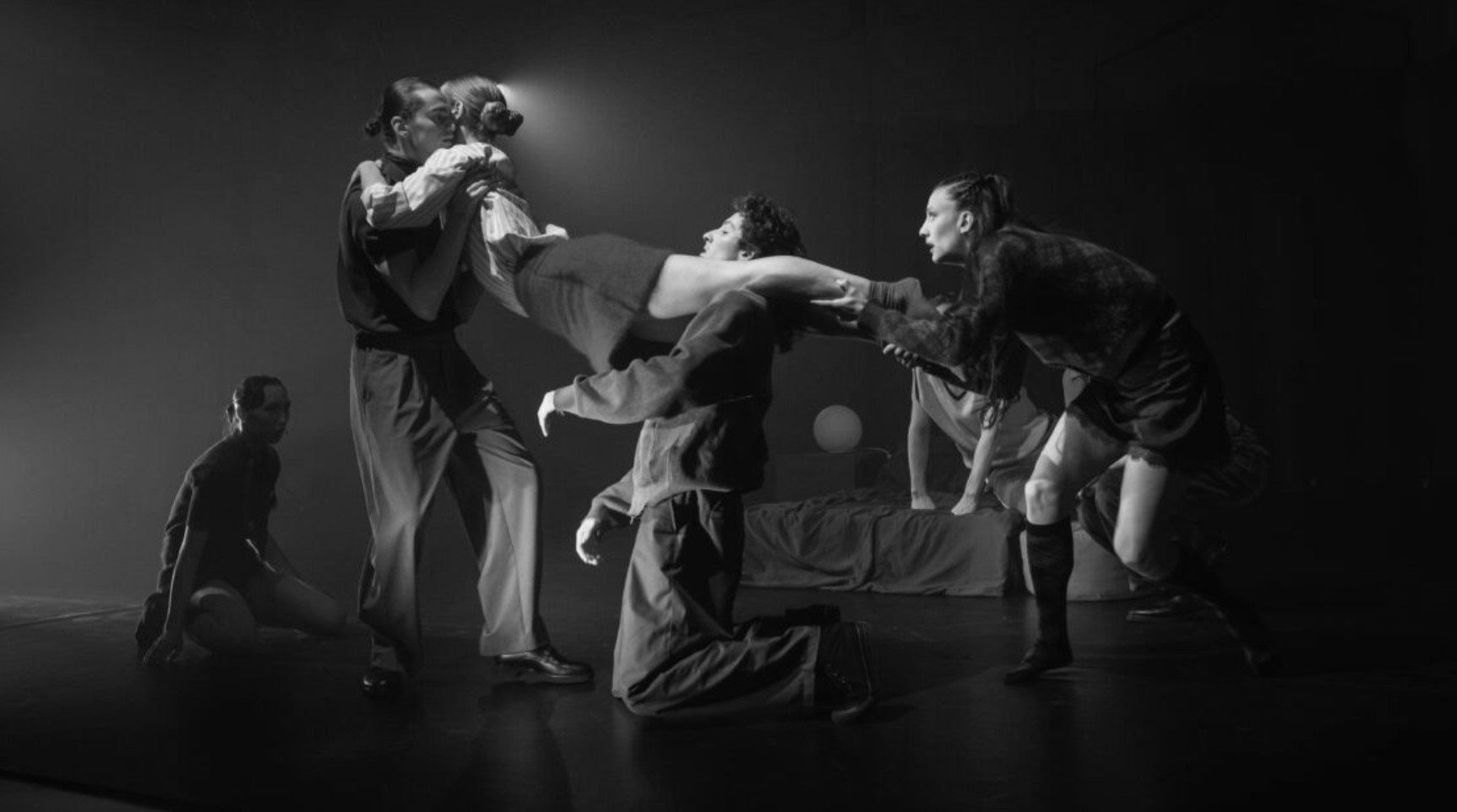 musicAeterna Dance. <br> Танцевально-драматический спектакль «Любовник»